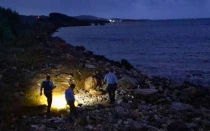 Cuerpo de seguridad haciendo labores de búsqueda en Roatán.