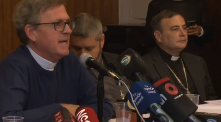 Conferencia de prensa de Mons. García Cuerva ante la muerte del Papa Francisco