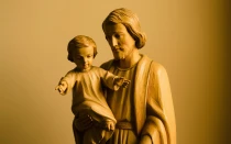 San José con el Niño Jesús en brazos