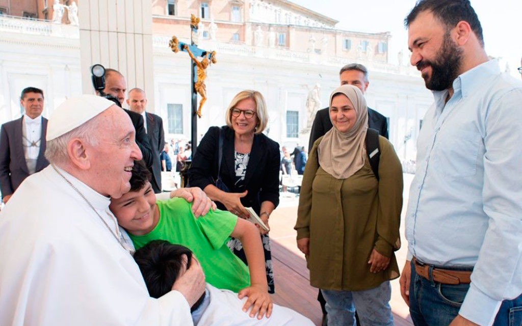 En  julio del 2022, Imán y su familia pudieron saludar al Papa Francisco tras la Audiencia General